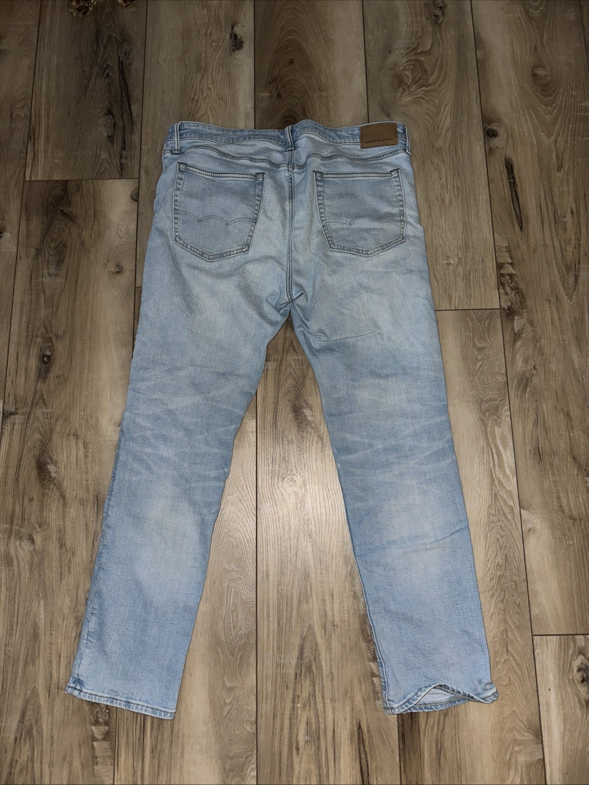 American Eagle Men’s Light Wash Blue Denim Airflex + Slim Straight Jeans 36 x 32