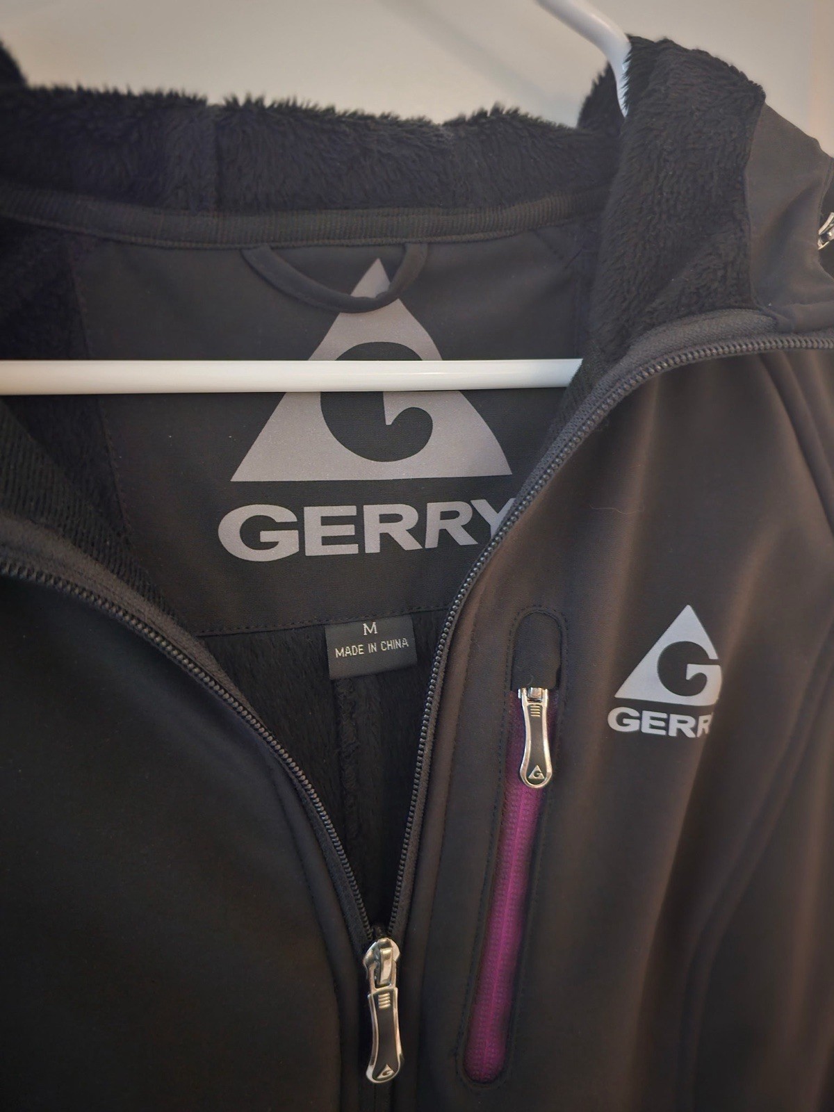 Gerry Women’s Black Hooded Full Zip Softshell Jacket Lined Zipped Pockets M