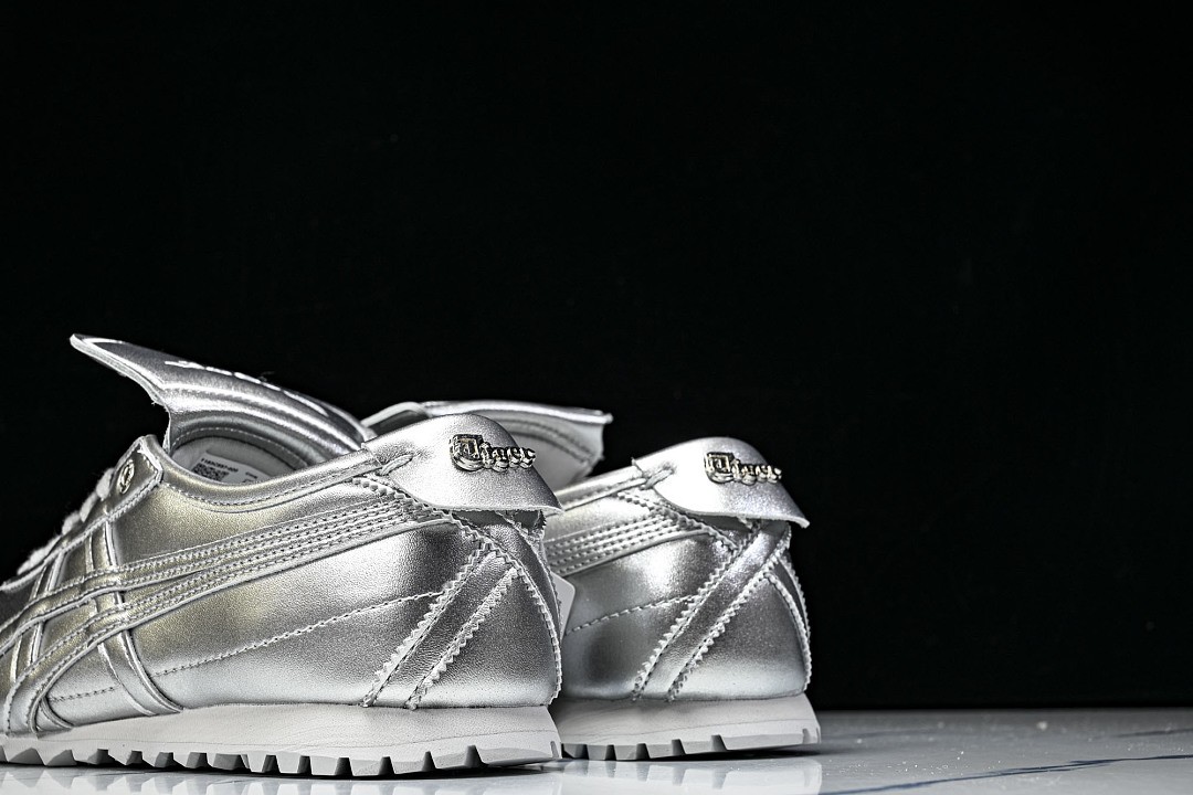 Onits*ka Tiger Mexico 66 Golf Pure Silver 1183C557-020 Unisex Size 4-11
