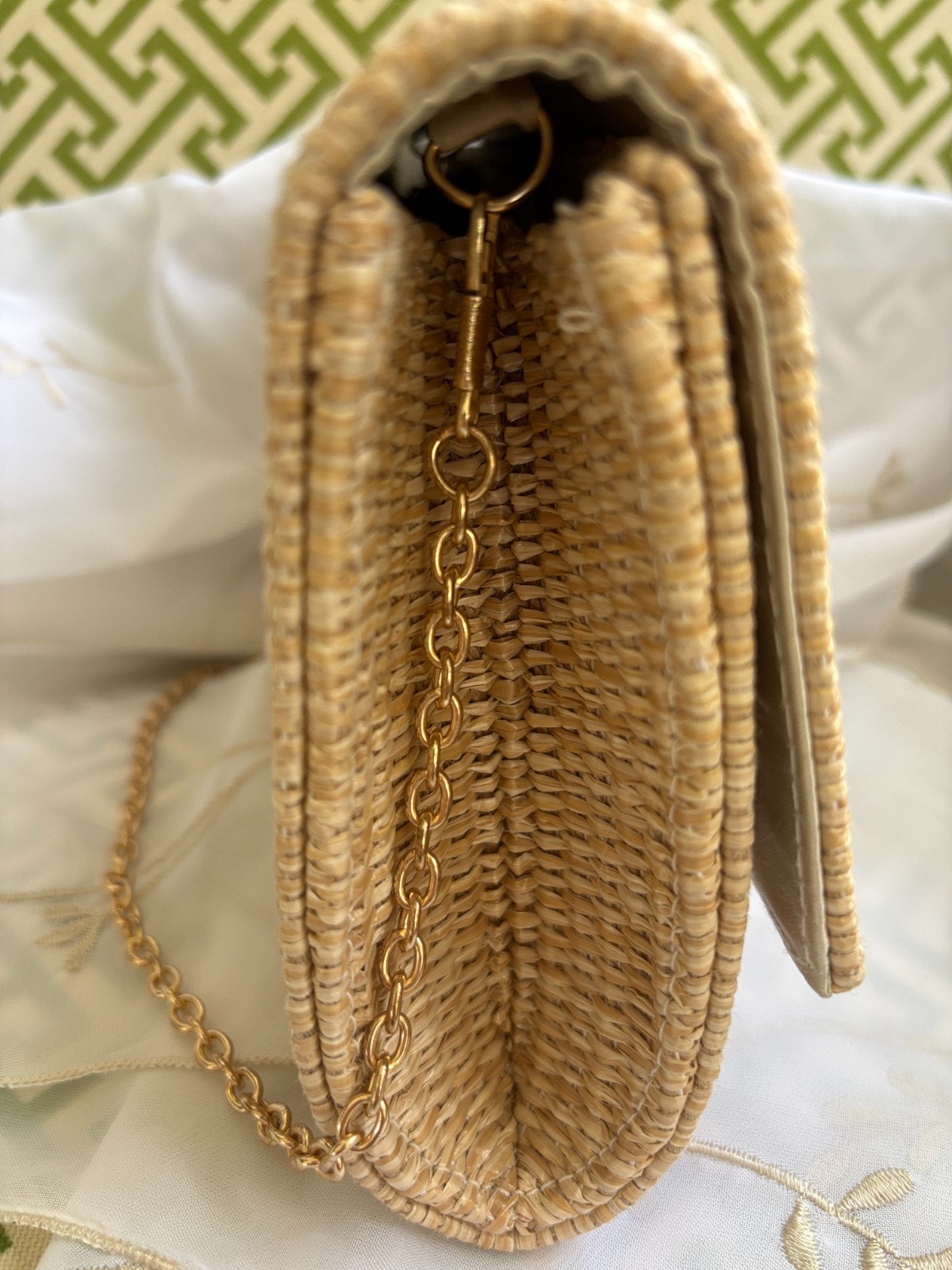 LISI LERCH Nautical Scalloped Straw CLUTCH Or Crossbody Seashell Emblem