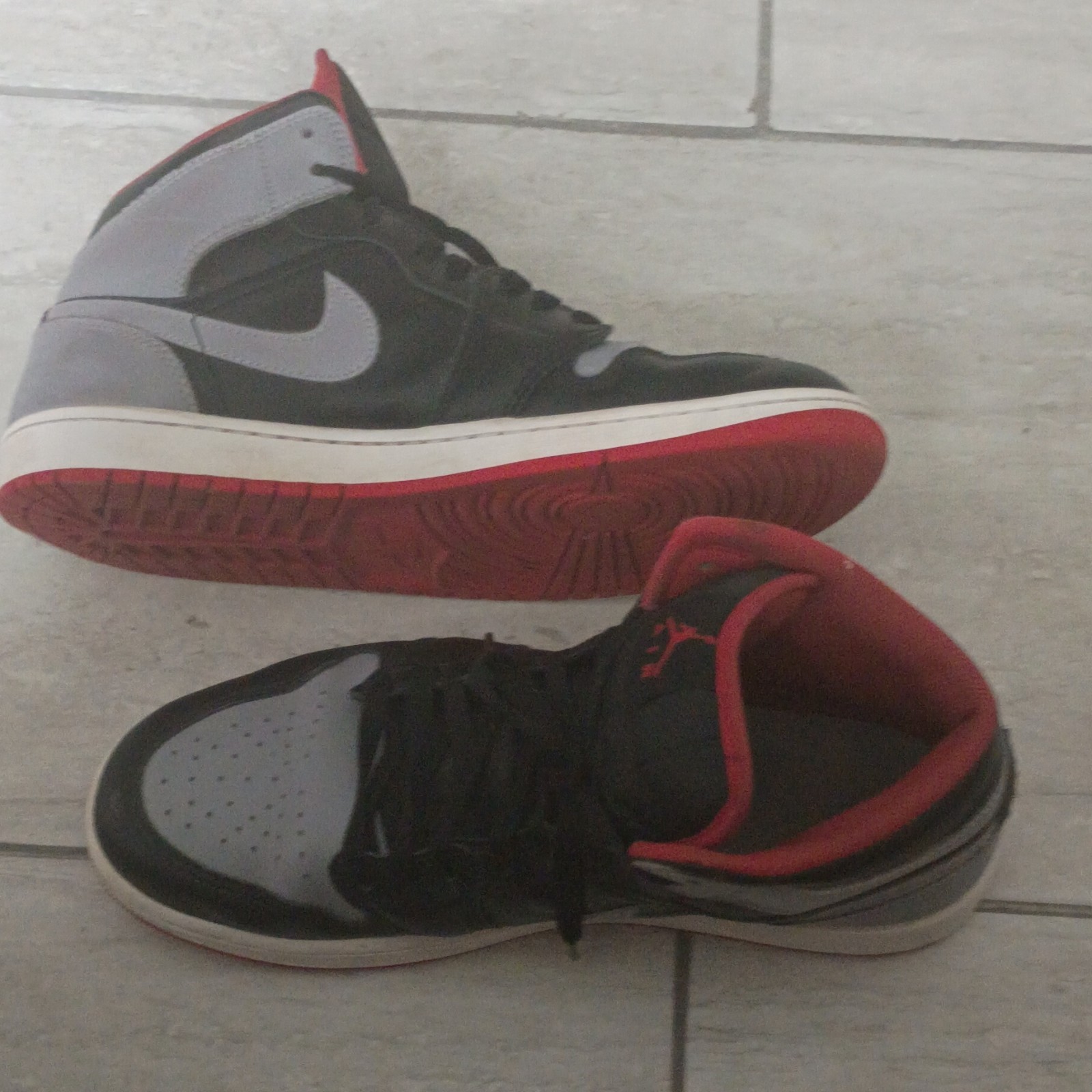 Jordan Air Jordan 1 Mid Bred Shadow Mid-Top Leather Black/Gray/Red DQ8426-006