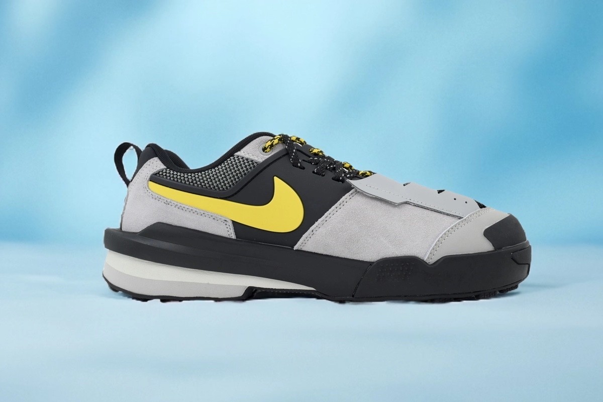 Nike sacai x Zegamadome Matte Silver Tour Yellow Men’s Sneaker