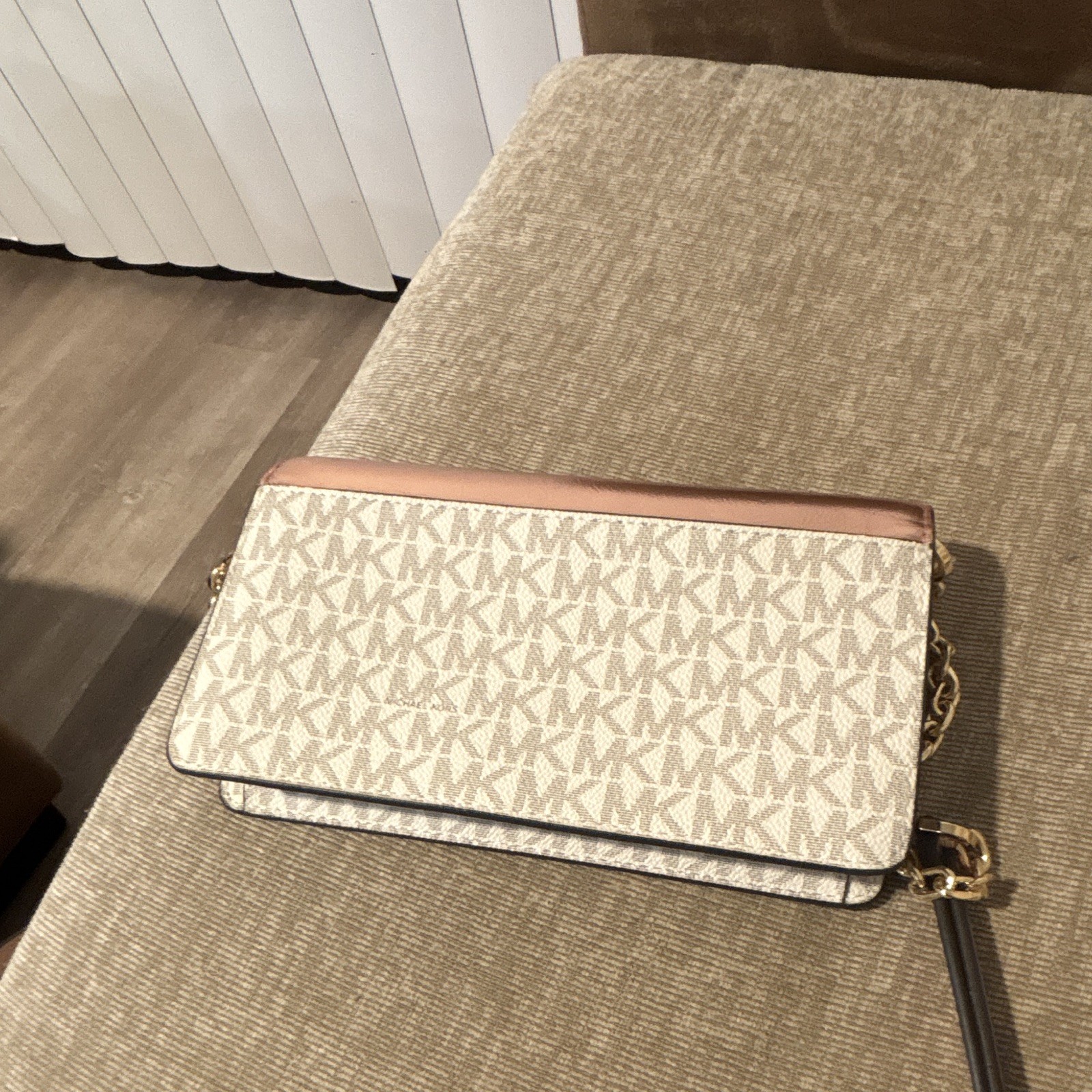 Michael Kors Women’s Logo Crossbody Clutch Wallet Beige/Pink Detachable Strap