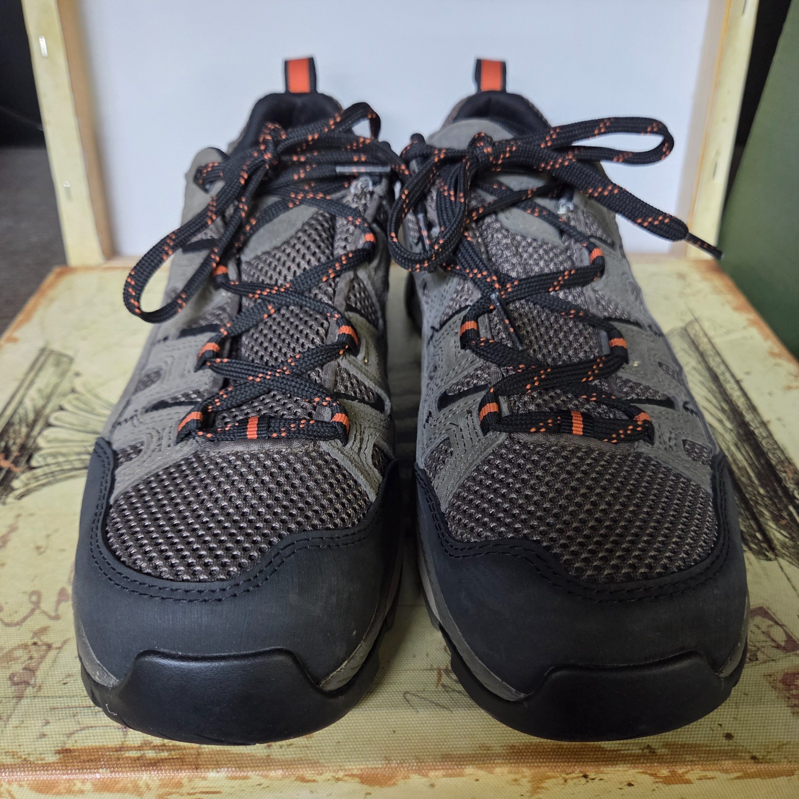 Size 9.5 Ascend Mojave Low Hiking Men’s Shoes Waterproof Vibram Charcoal-Olive