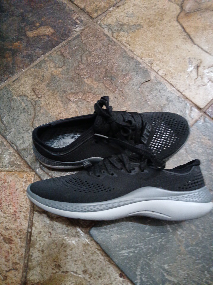 Crocs LiteRide 360 Pacer Women’s Size 8W Black Walking Casual Shoes Sneakers