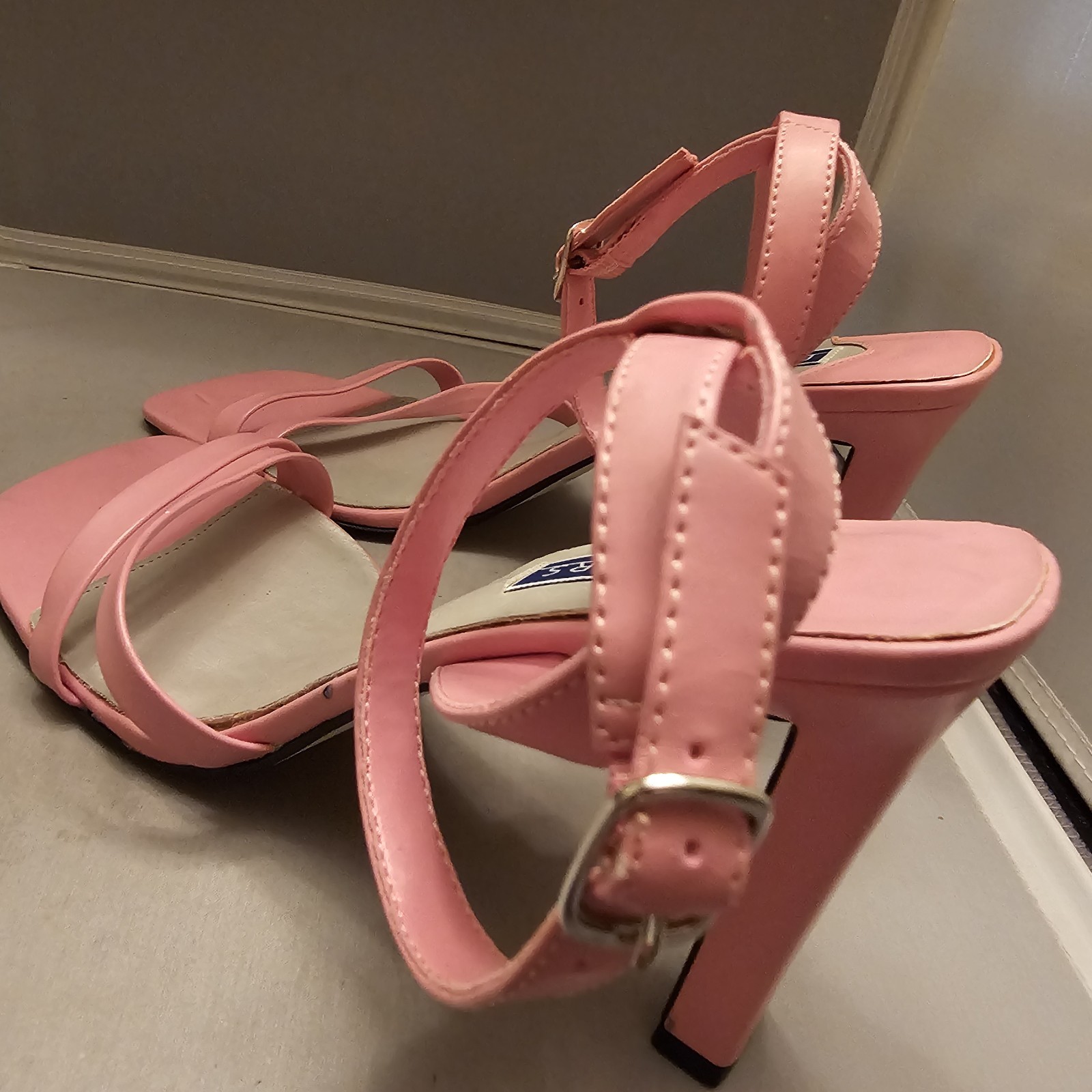 Bakers “Maribella II” Pink 3.75″ High Heels Size 11 B Strappy See Pictures