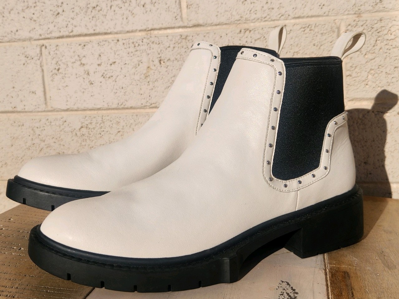NIB Women’s COACH Lory Leather Bootie Slip-on Chalk Color Size 7.5B