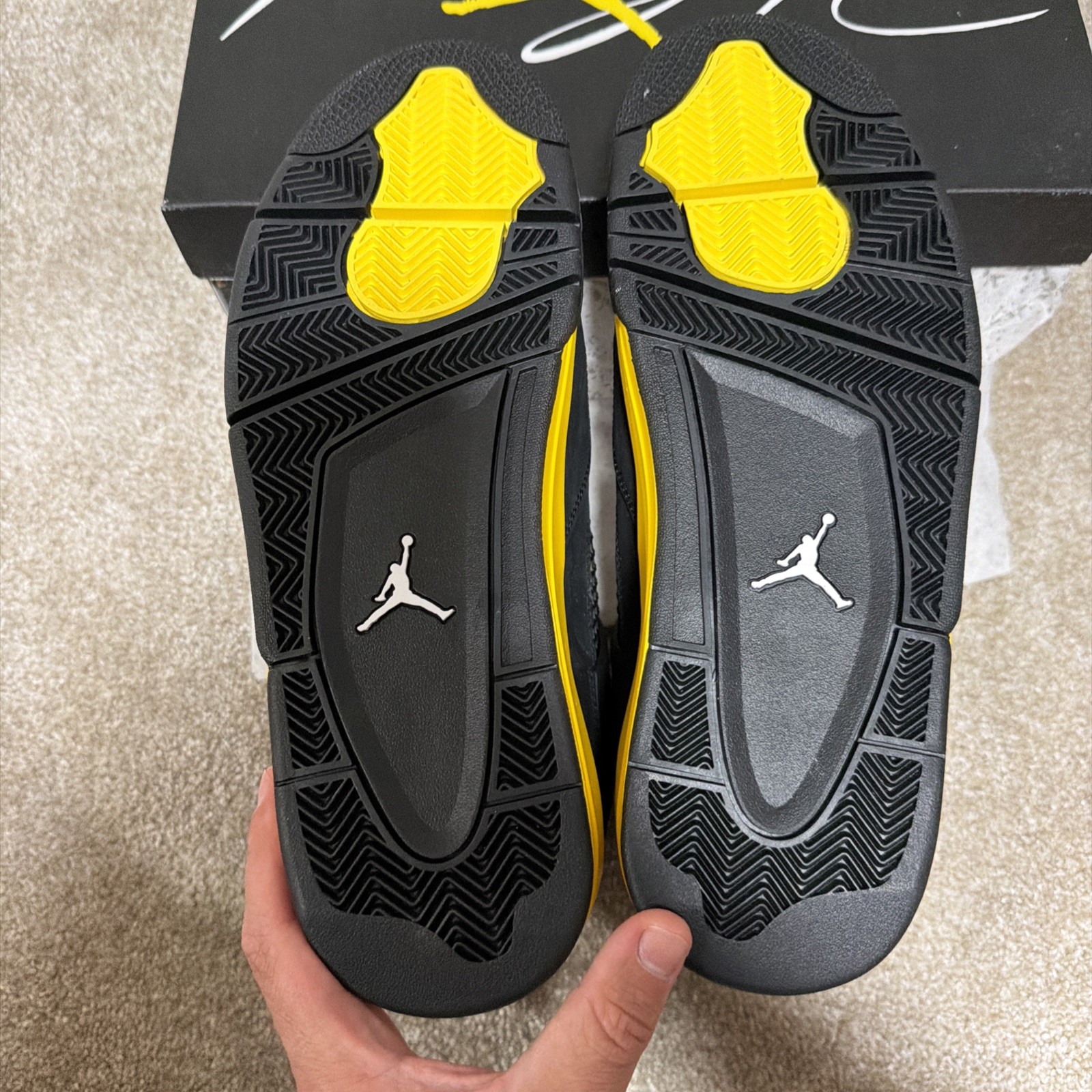 Size 11 – Jordan 4 Retro Mid Thunder