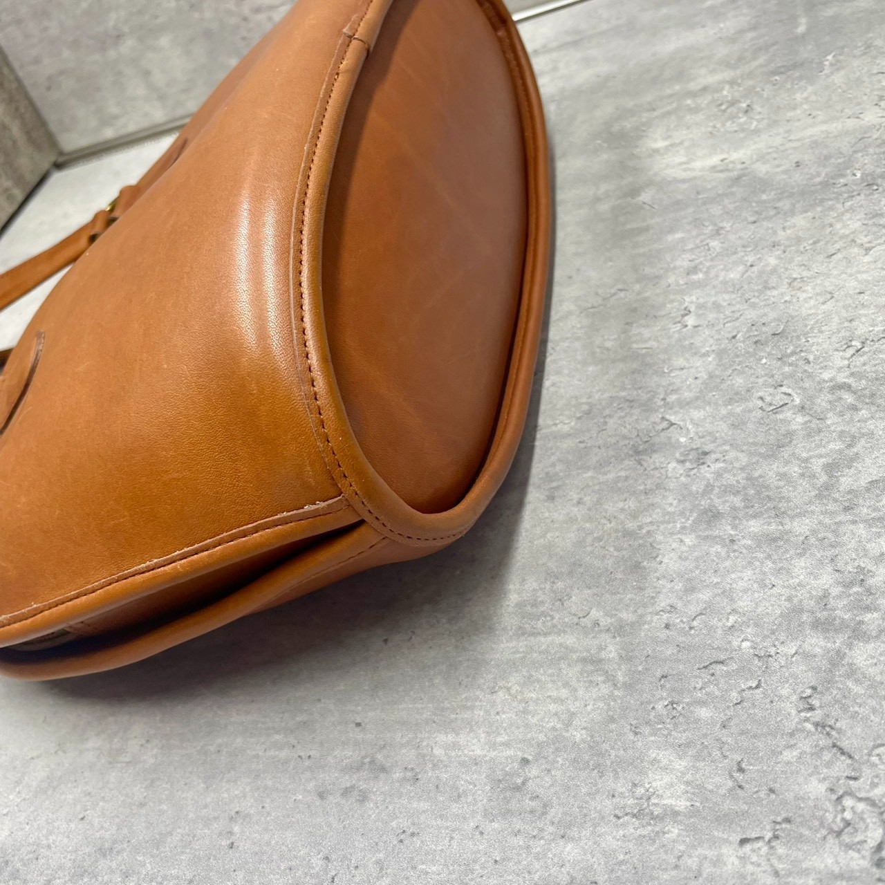 Vintage COACH 9958 Pelham Brown leather zip dome bag Half moon made in USA