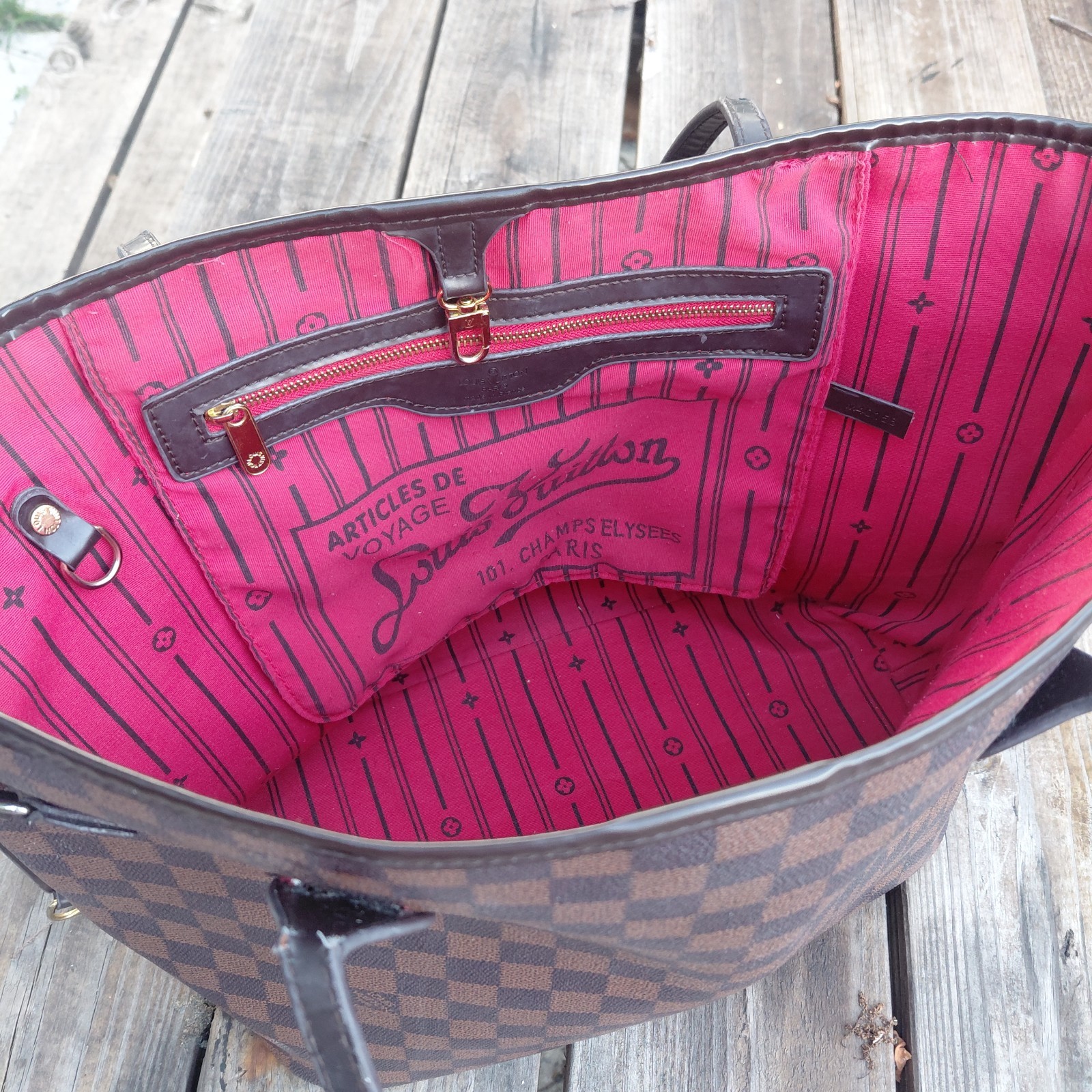 Louis Vuitton Neverfull MM in Damier Ebene canvas
