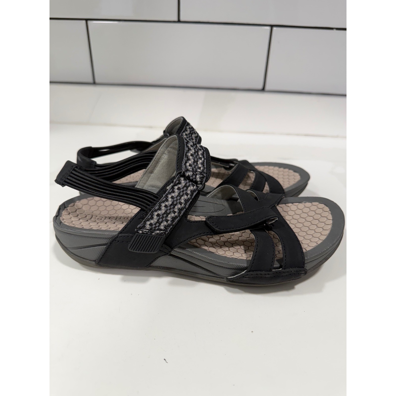 Baretraps Dalton Womens Black Sport Sandals Size 7M Rebound Comfort Strappy