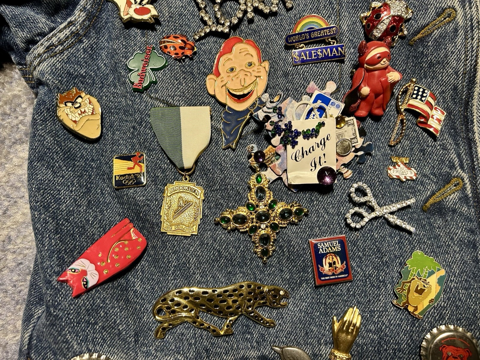 Vintage Kikit Denim Jacket Covered In 116 Vintage Pin & Brooch, See Pictures
