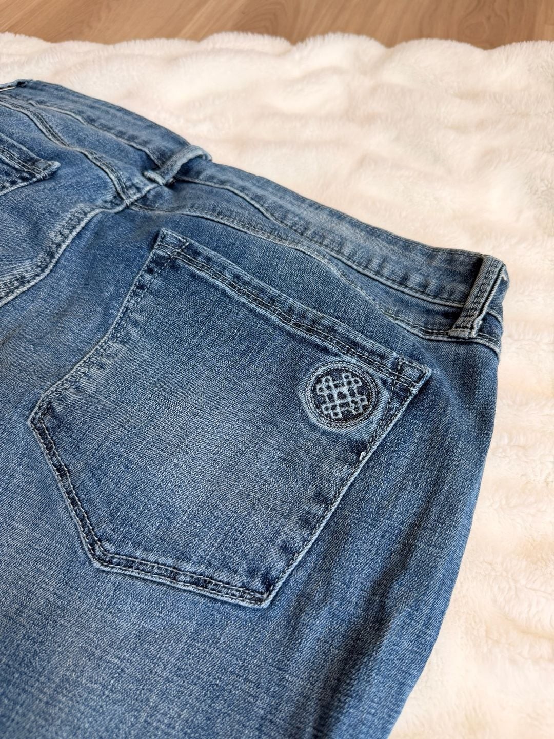 Laurie Felt Classic Embellished Boyfriend Jeans with Floral and Bird Embroidery