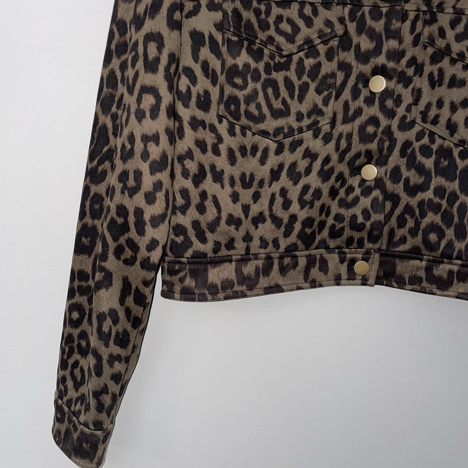 A. Peach Cropped Leopard Jacket Womens Small Soft & Stretchy