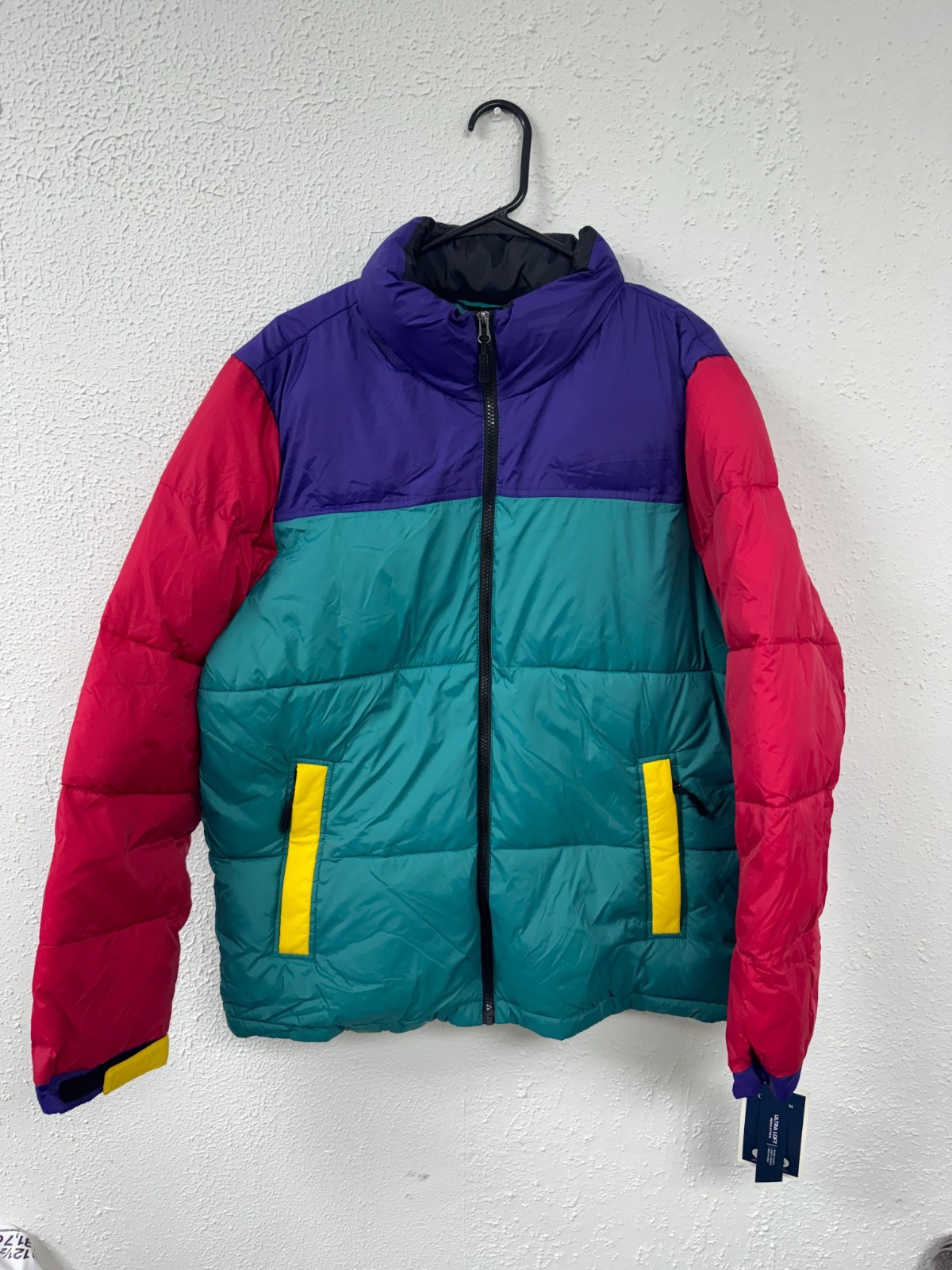 (NEW) $150 CLUB ROOM – PUFFER JACKET, MULTI COLOR, SIZE MEDIUM