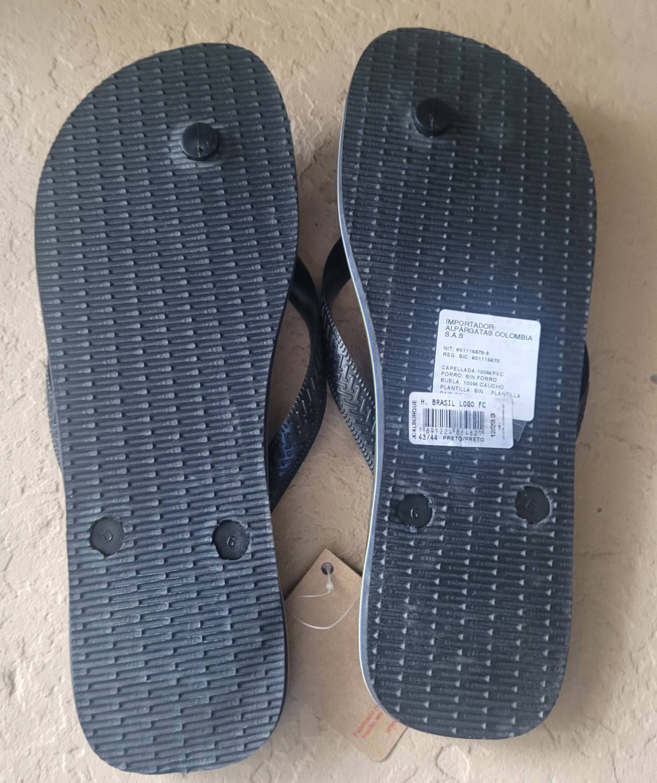 Size 43/44 (10/11) Havaianas Brazil Flag Black Logo Men Sandals