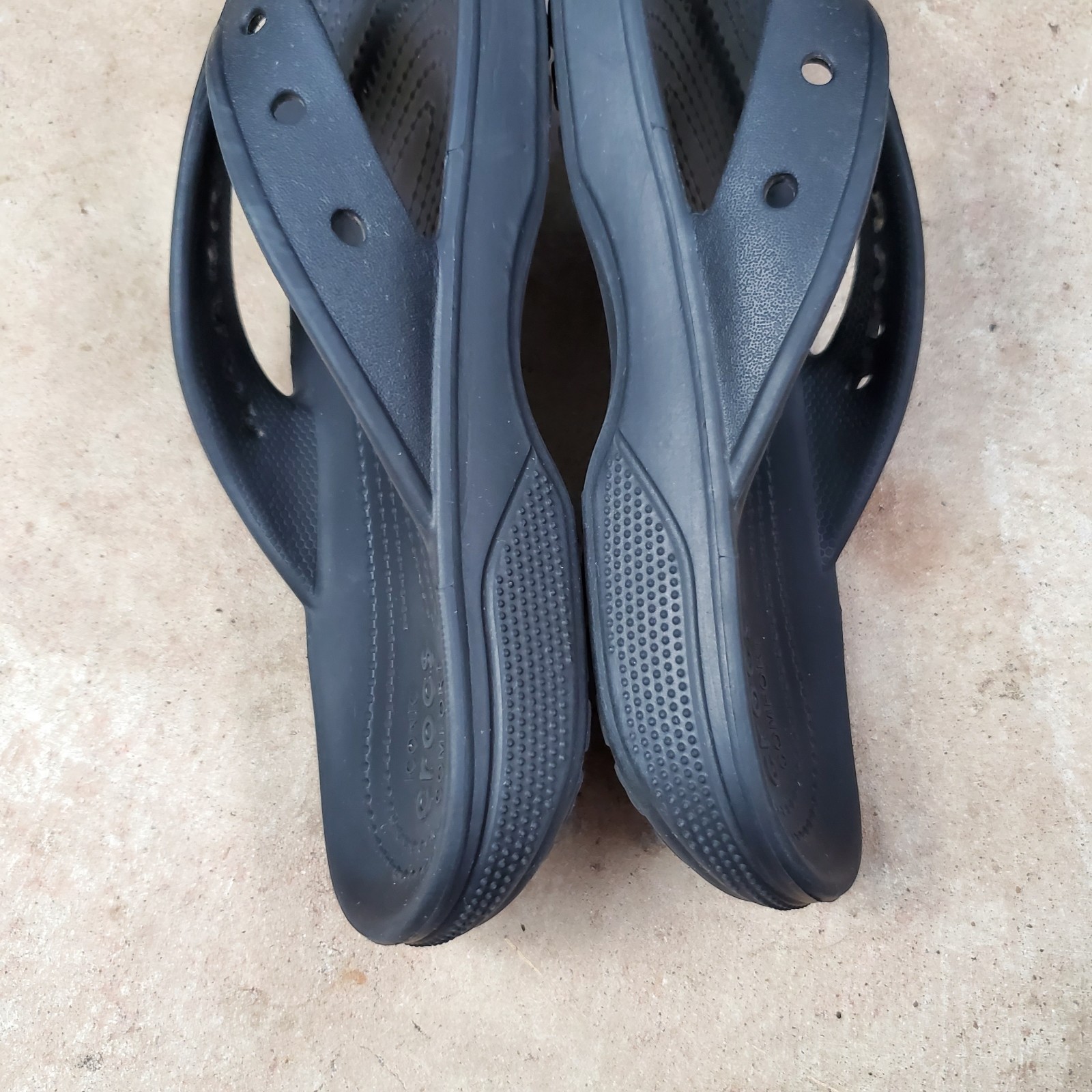 Crocs Baya II Flip Flops Men’s 9 Women’s 11 Black Sandals Slip On 208192