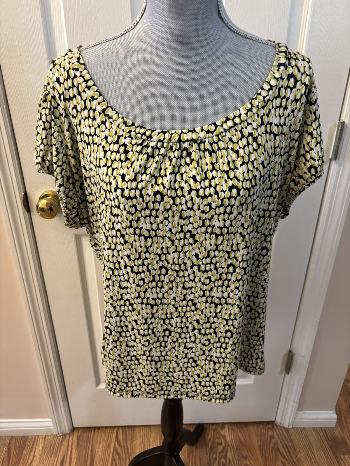 Worthing Womens Top Shirt Size 1X Short Sleeve Green, Black And White Top
