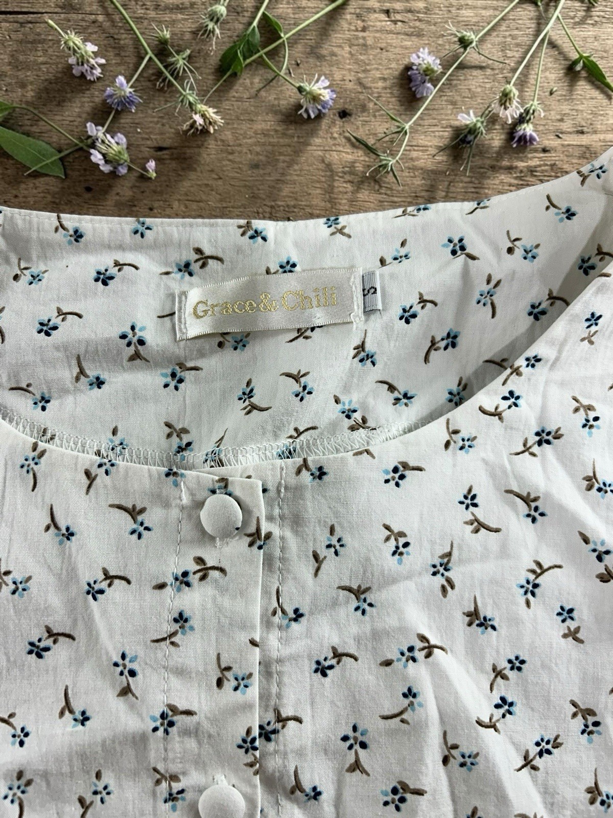 Grace & Chili Floral Button Front Shirt Sz Small Cottage Core Blouse Top