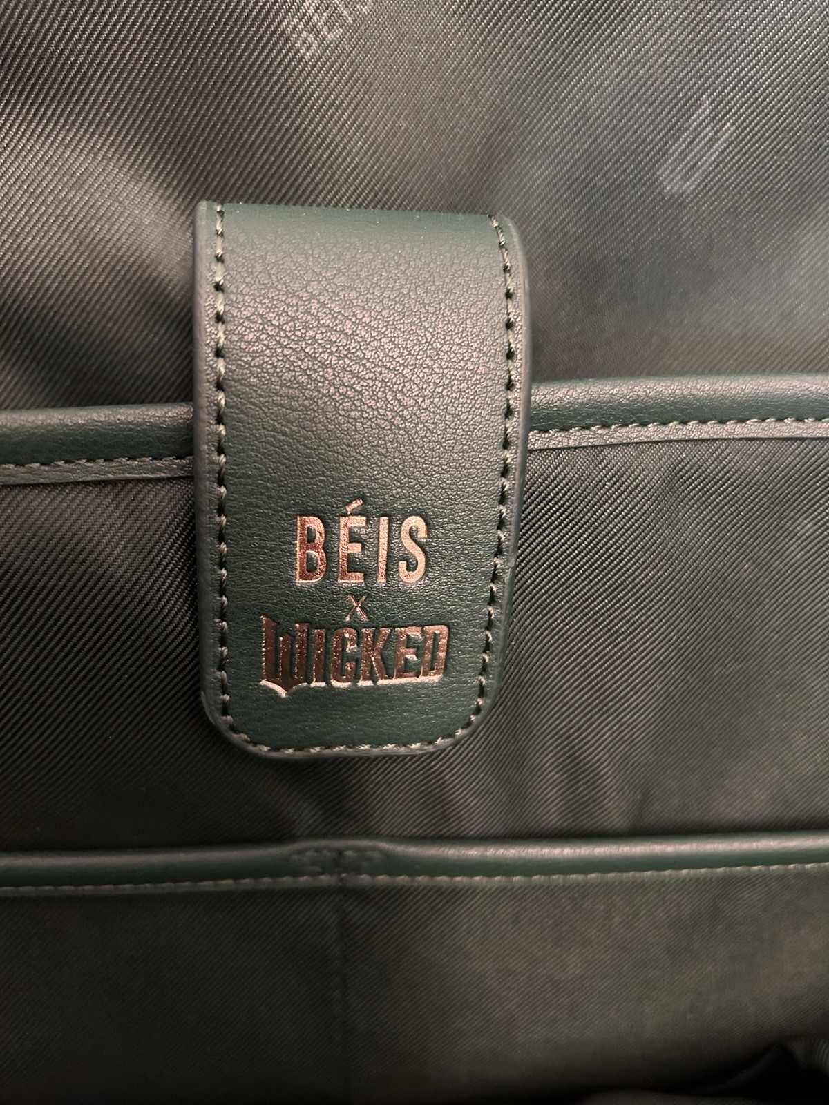 Beis X WICKED Green Weekender Bag EXCELLENT Condition!