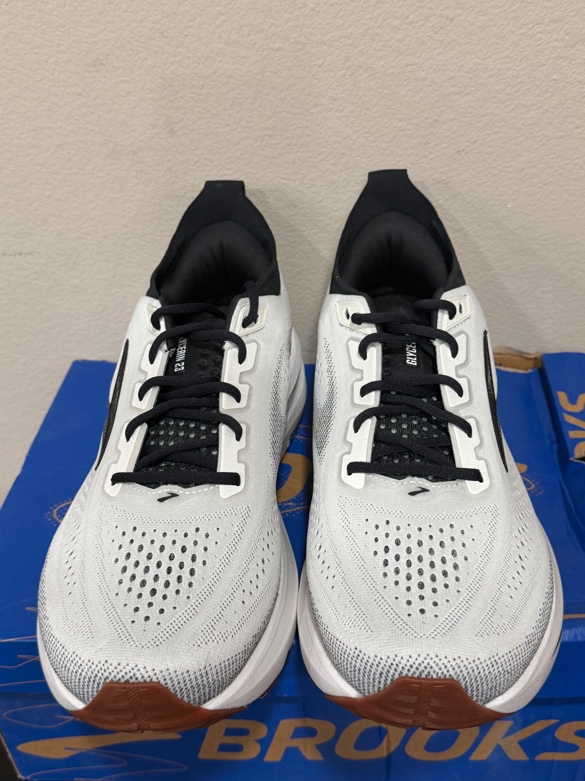Size 12 – Brooks Glycerin 23 “White Black Gum”