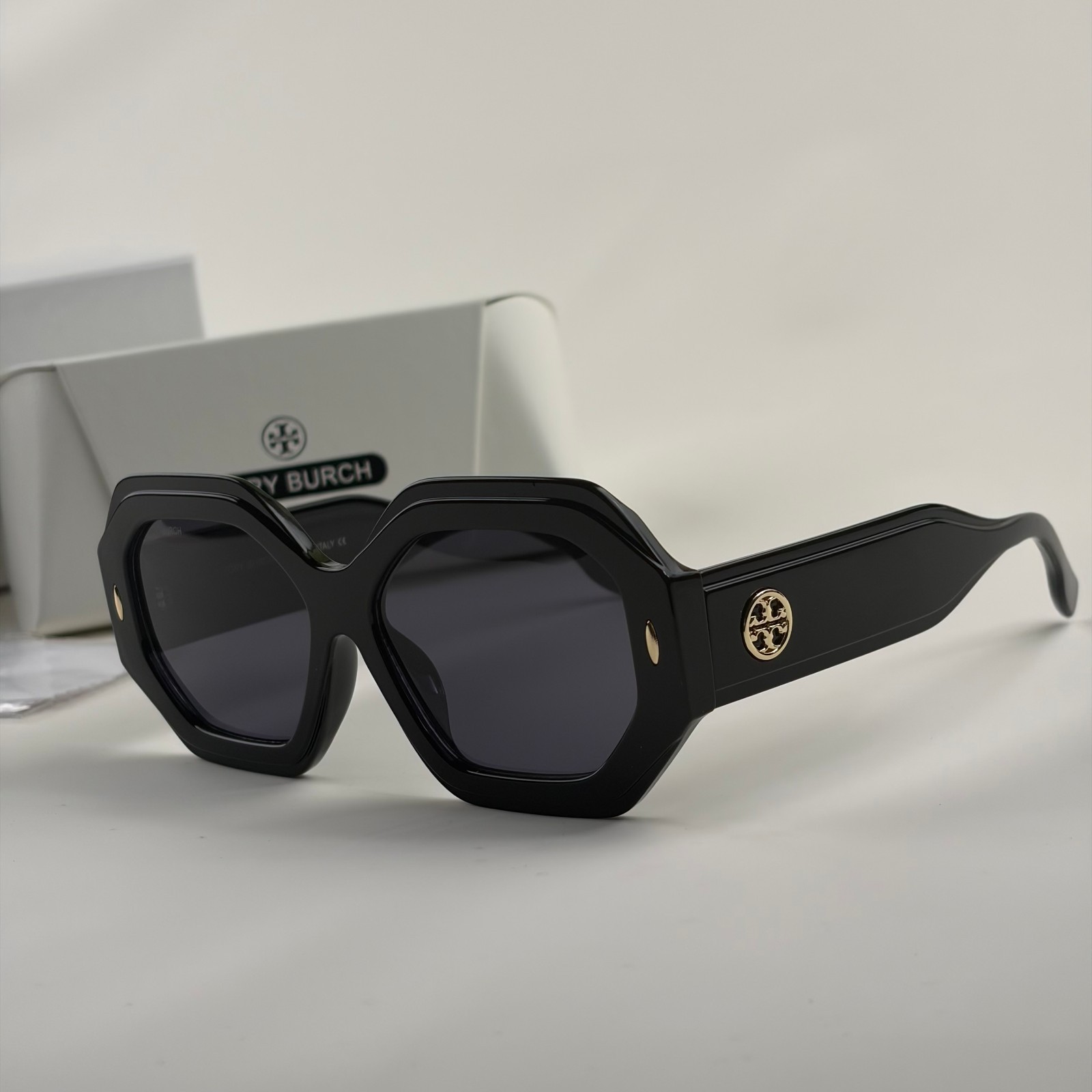 New In Box – Tory Burch Oversized Geometric Sunglasses Black Retro Square 52mm