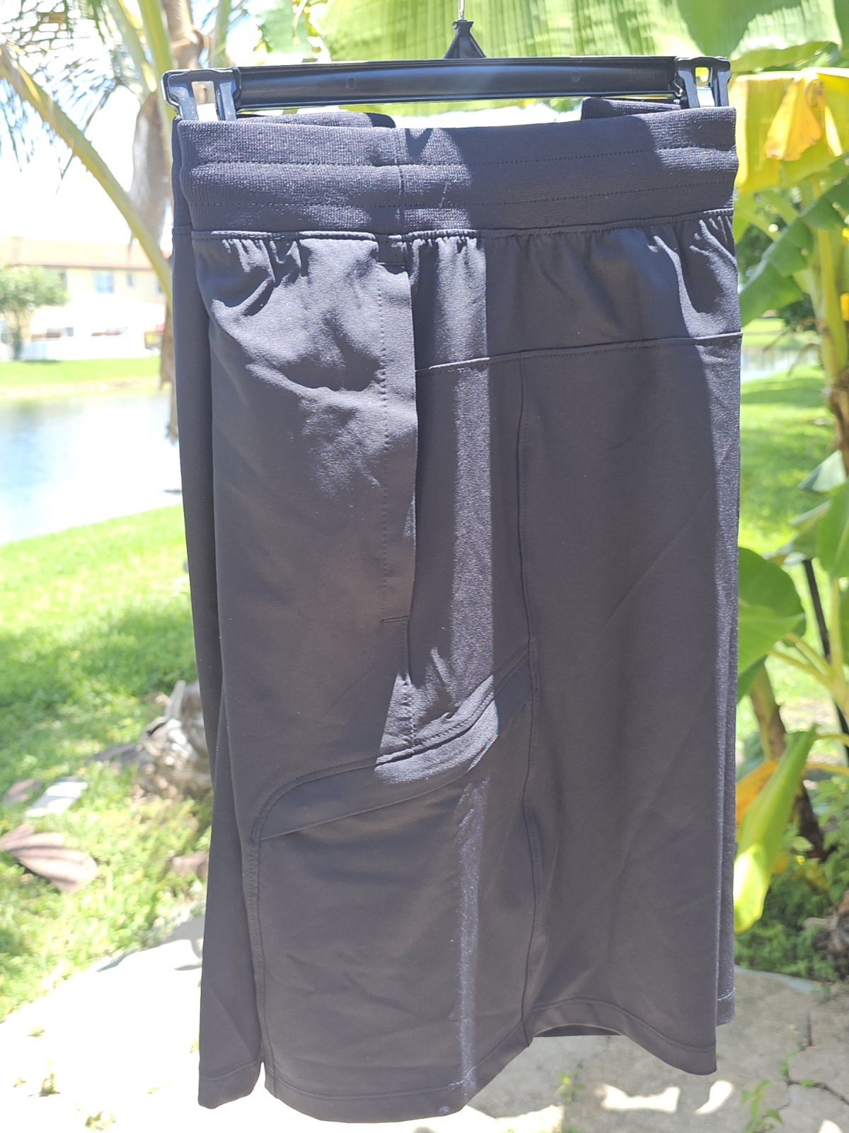 Men’s Size 2XLUnder Armour Sportswear Men’s Woven Cargo Shorts 1388018 001 Black