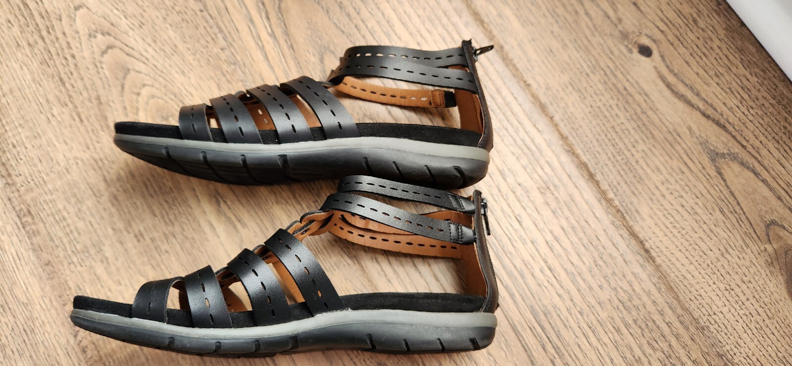 BARETRAPS Black Sandals “Kaiser” Comfort Strappy Gladiator US SZ 7 5 EUC