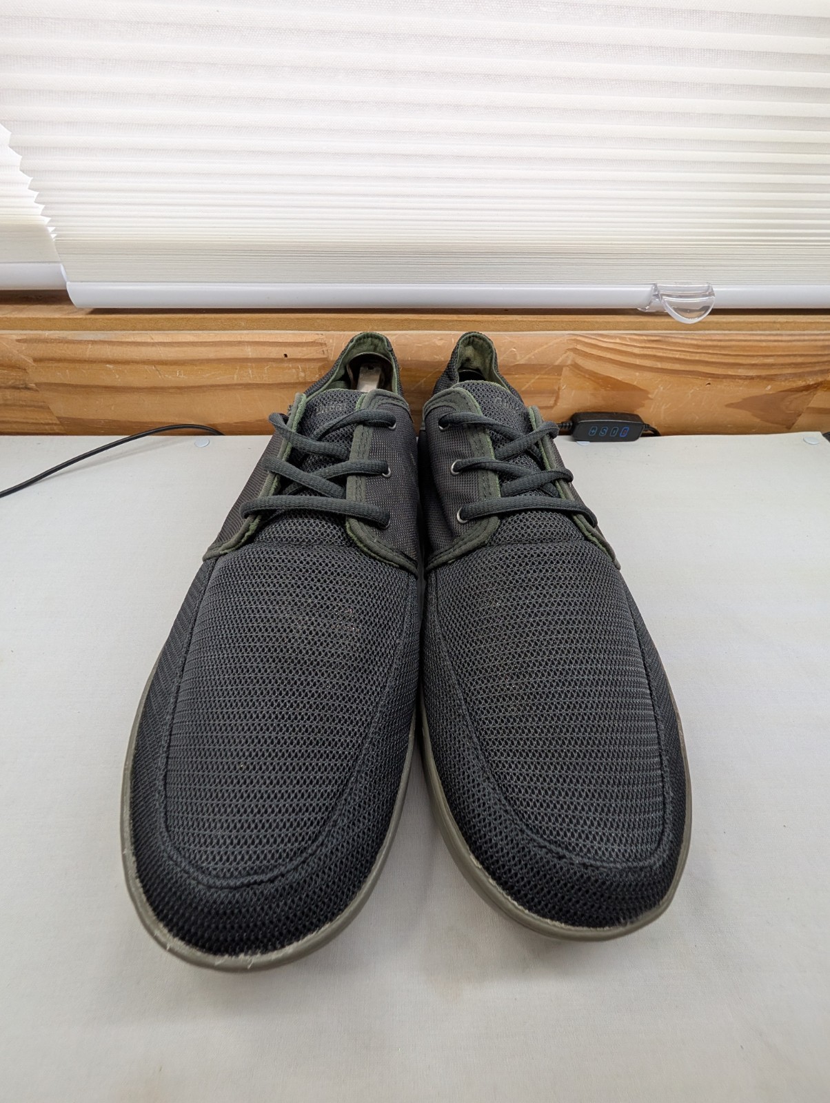 ​OluKai Nohea Lace Mesh Men’s Size 11 Charcoal Gray Green Casual Walking Shoes