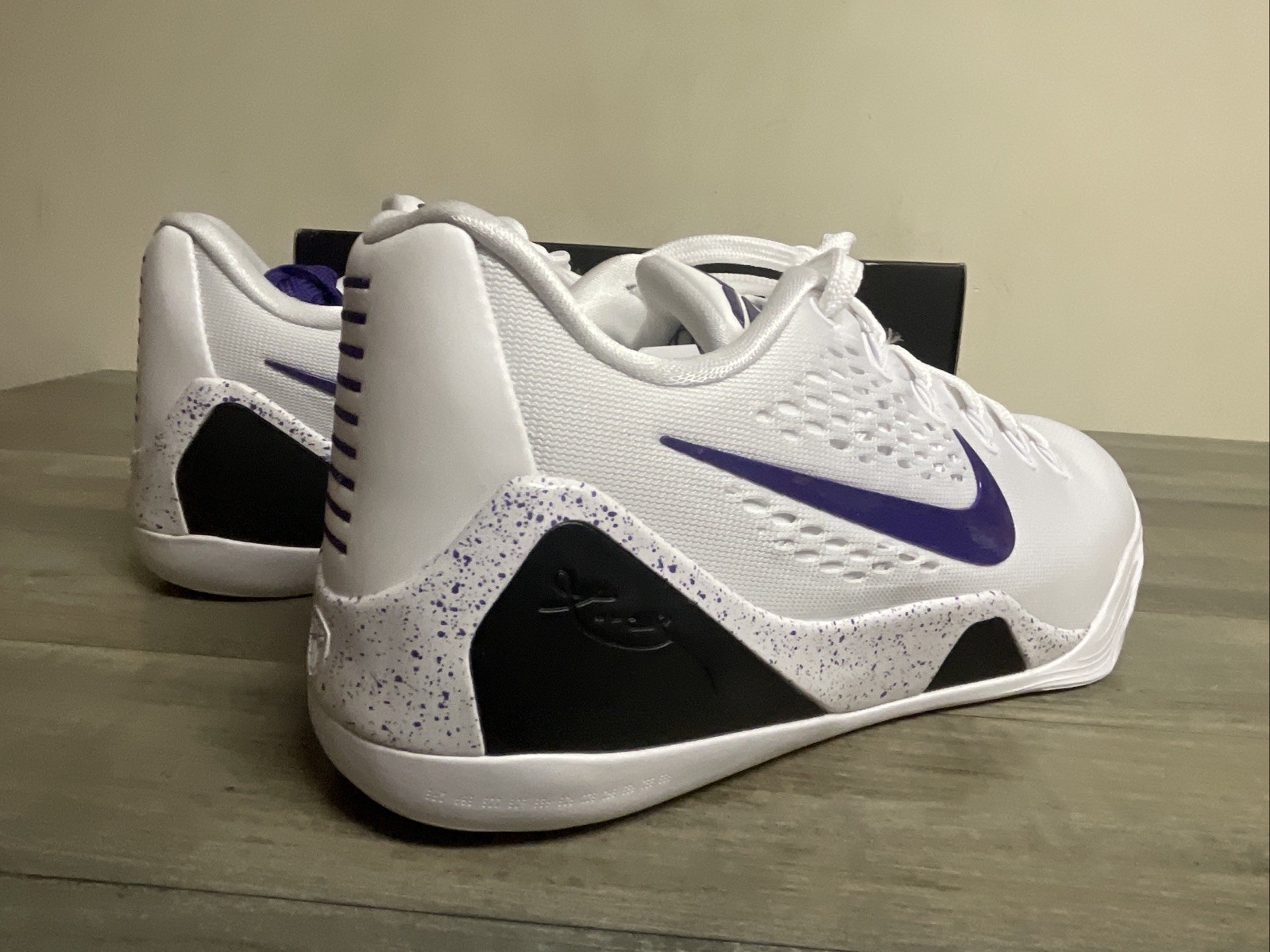 Nike Kobe 9 Elite Low EM Protro White Court Purple IH1401-100 Men’s Size 8 NEW