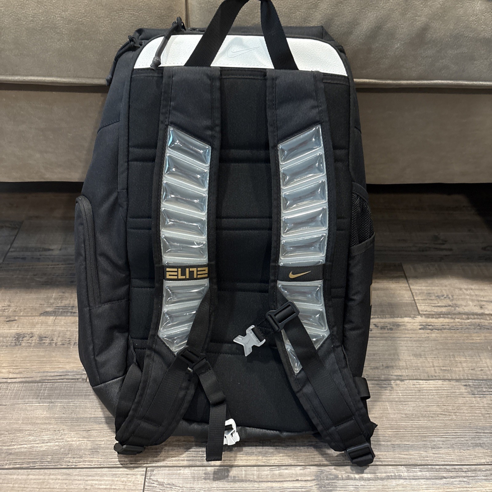 PRE OWNED – NIKE HOOPS Elite Pro Men’s Basketball Backpack Black/Gold
