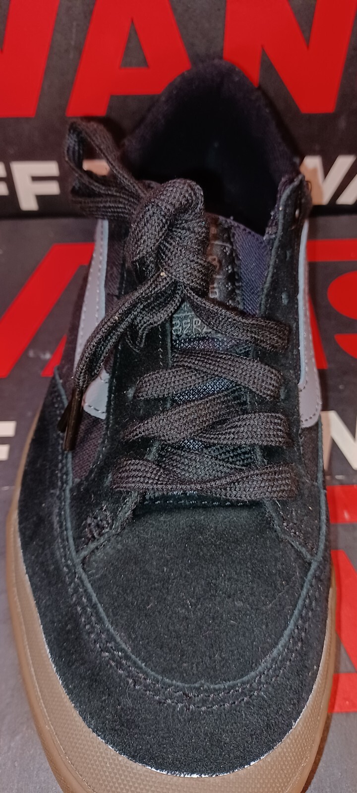 Vans Berle Pro Black/Gum White Men’s 6.5/Women’s 8 Extra Laces [VN0A2XSGB9M]