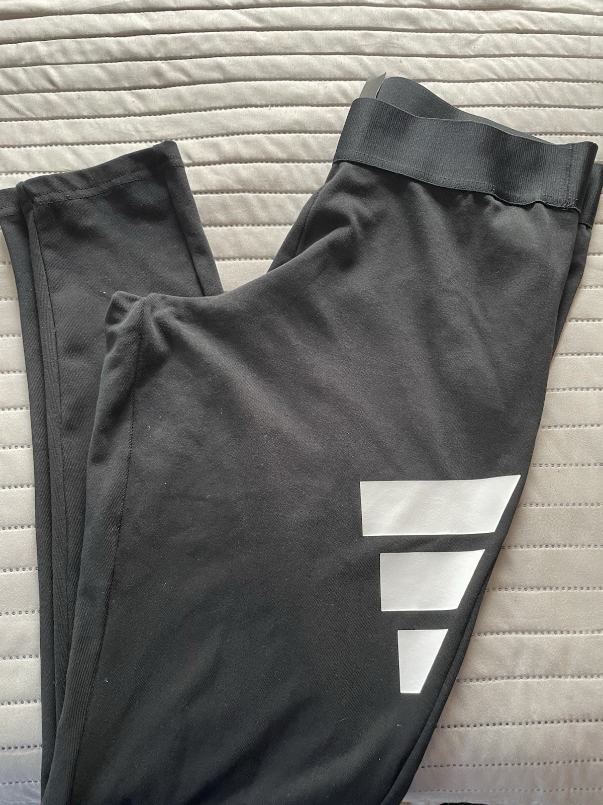 adidas Women’s Black Leggings L Pull-On Elastic Stretch Compression 27″