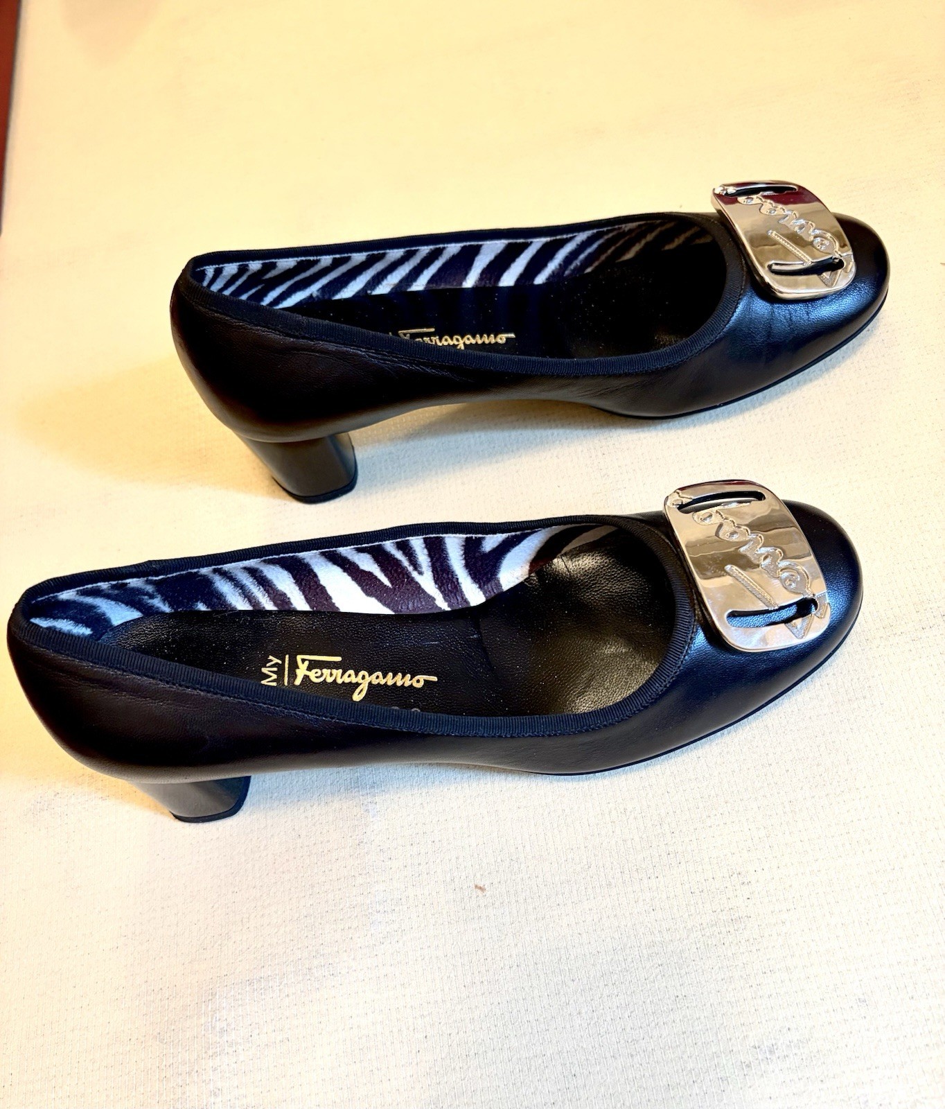 Salvatore Ferragamo Black Patent Leather Logo Pumps Round Toe 8 Original Box
