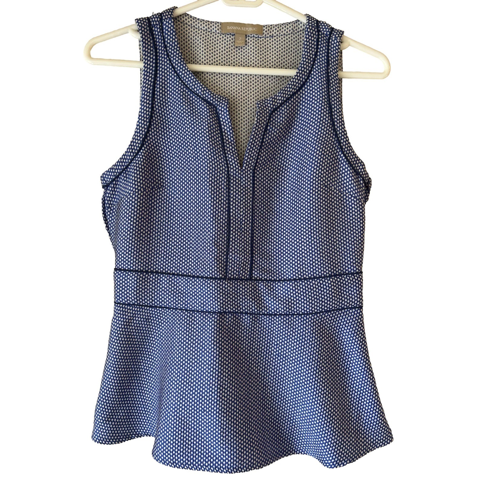 EUC Banana Republic Textured Riviera Blue White Sleeveless Peplum Top Size 2