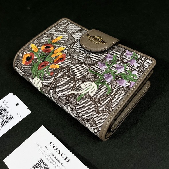 COACH Coach USA Medium Wallet Signature Floral Folded Wallet CEC32 Floral