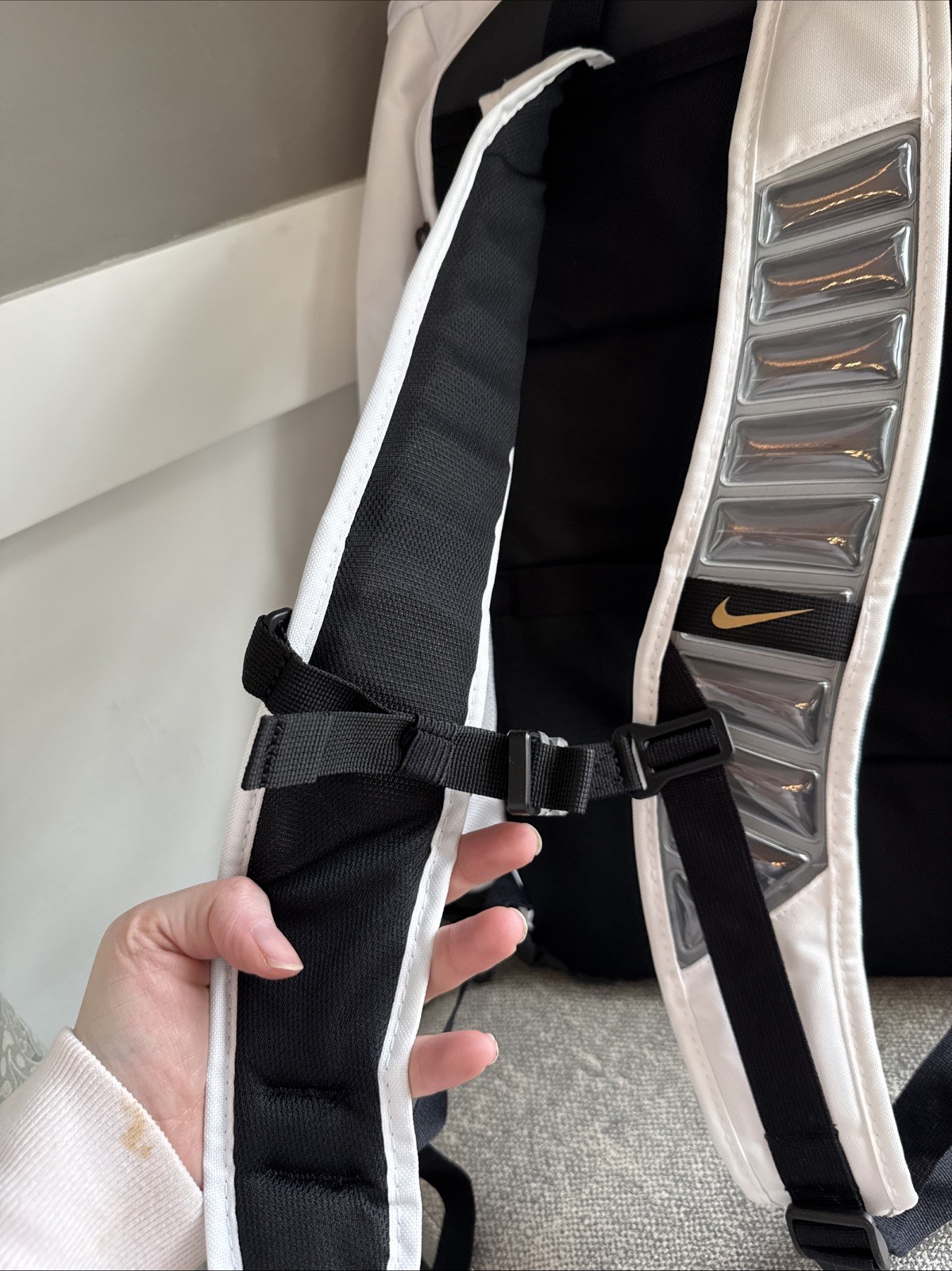 NIKE HM9965-100 Varsity Elite Backpack (32L) White Gold Black