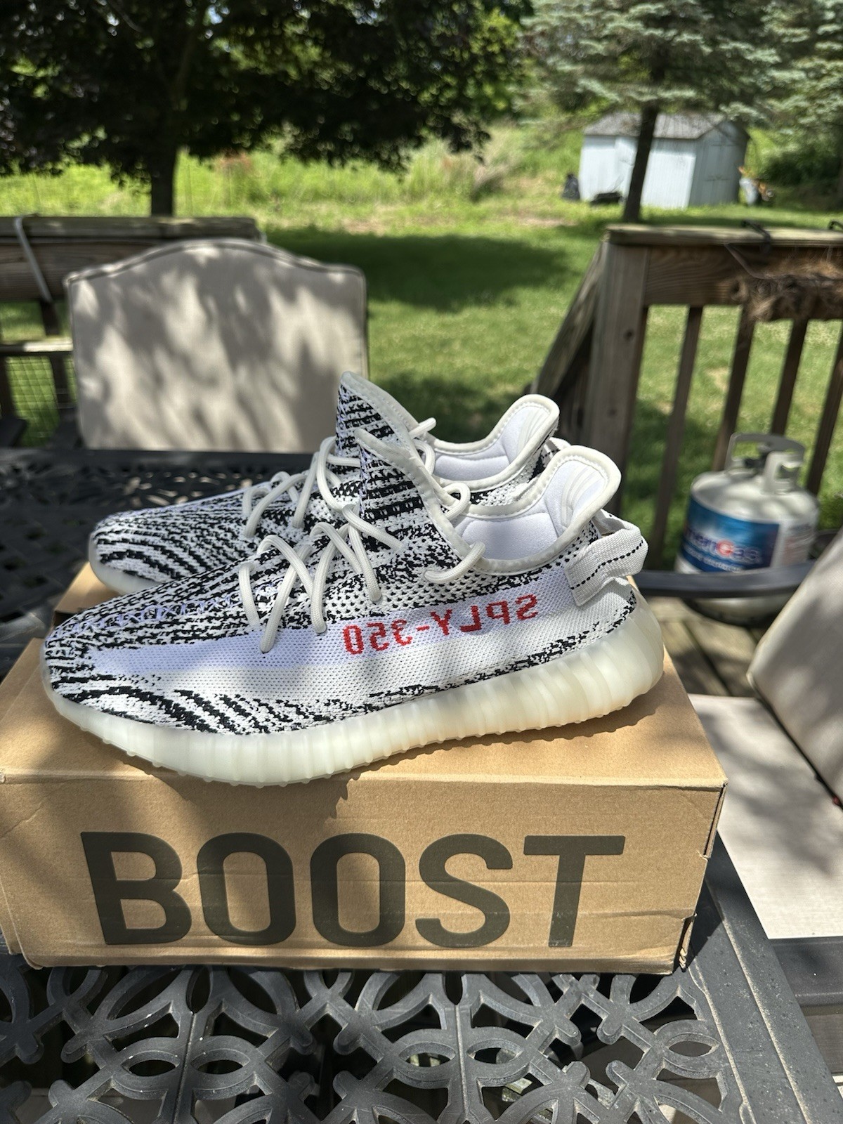 Size 9.5 adidas Yeezy Boost 350 V2 Zebra Primeknit White/Core Black/Red 2022