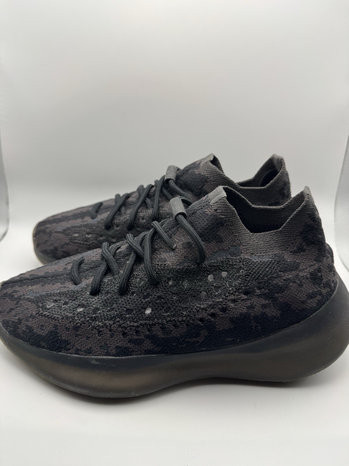 Yeezy 380 Boost Onyx Size 7 Men’s 8.5 Womens