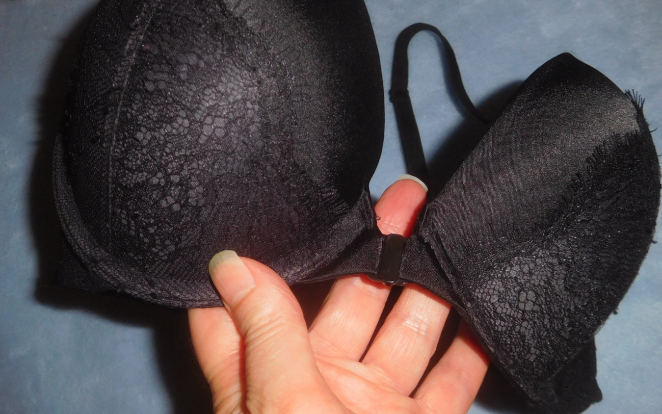EUC! Victoria’s Secret Bombshell Add 2 Cup Sizes Push-Up Bra Black Lace 34B