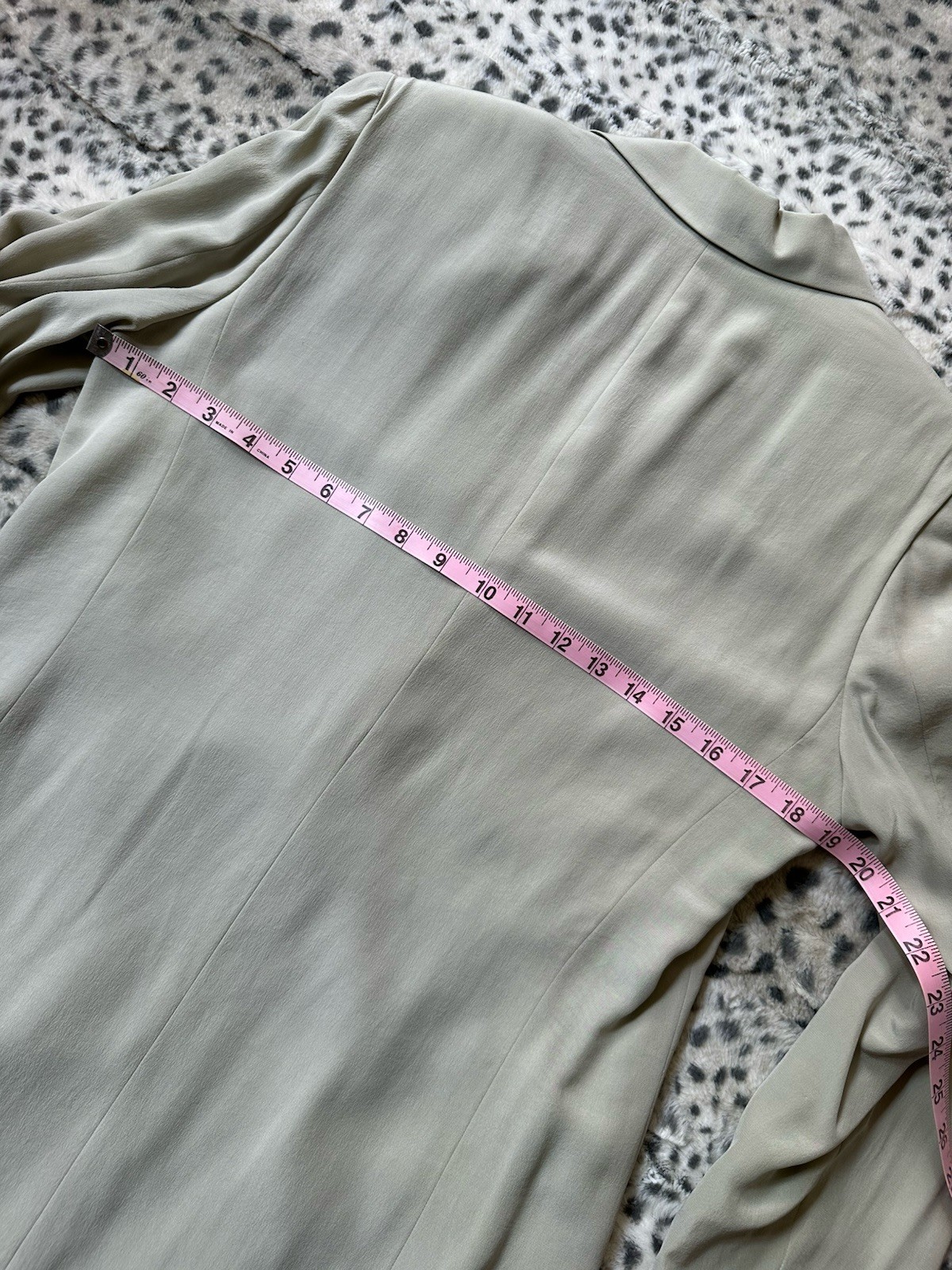 Vintage 1990s DKNY 100% Silk Beige Long Blazer Jacket sz 6