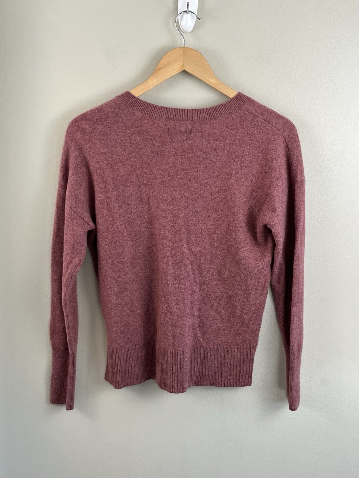 Tahari 100% Cashmere 2 Ply Pullover Sweater V-Neck Sz Lg Long Sleeve Pink