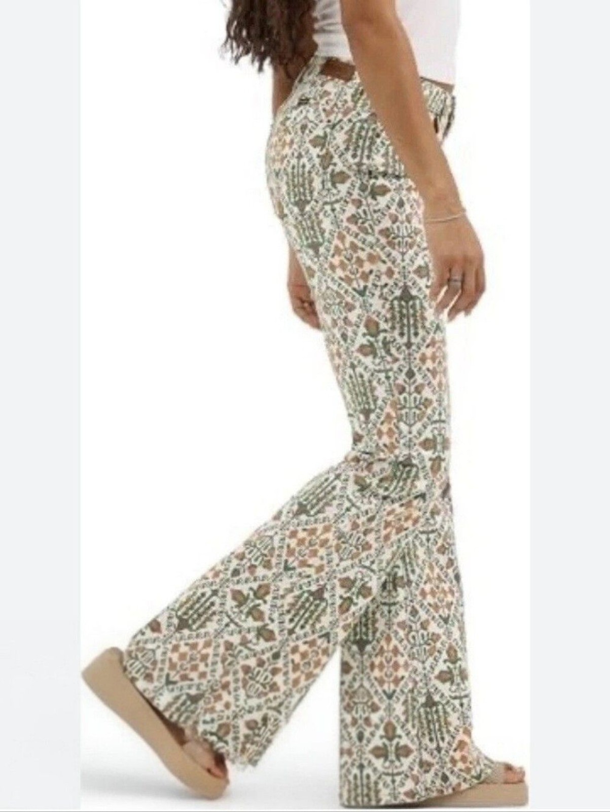 NWT Wrangler Vintage High Rise Fierce Flare – Floral Print Jeans Boho 6/28×32