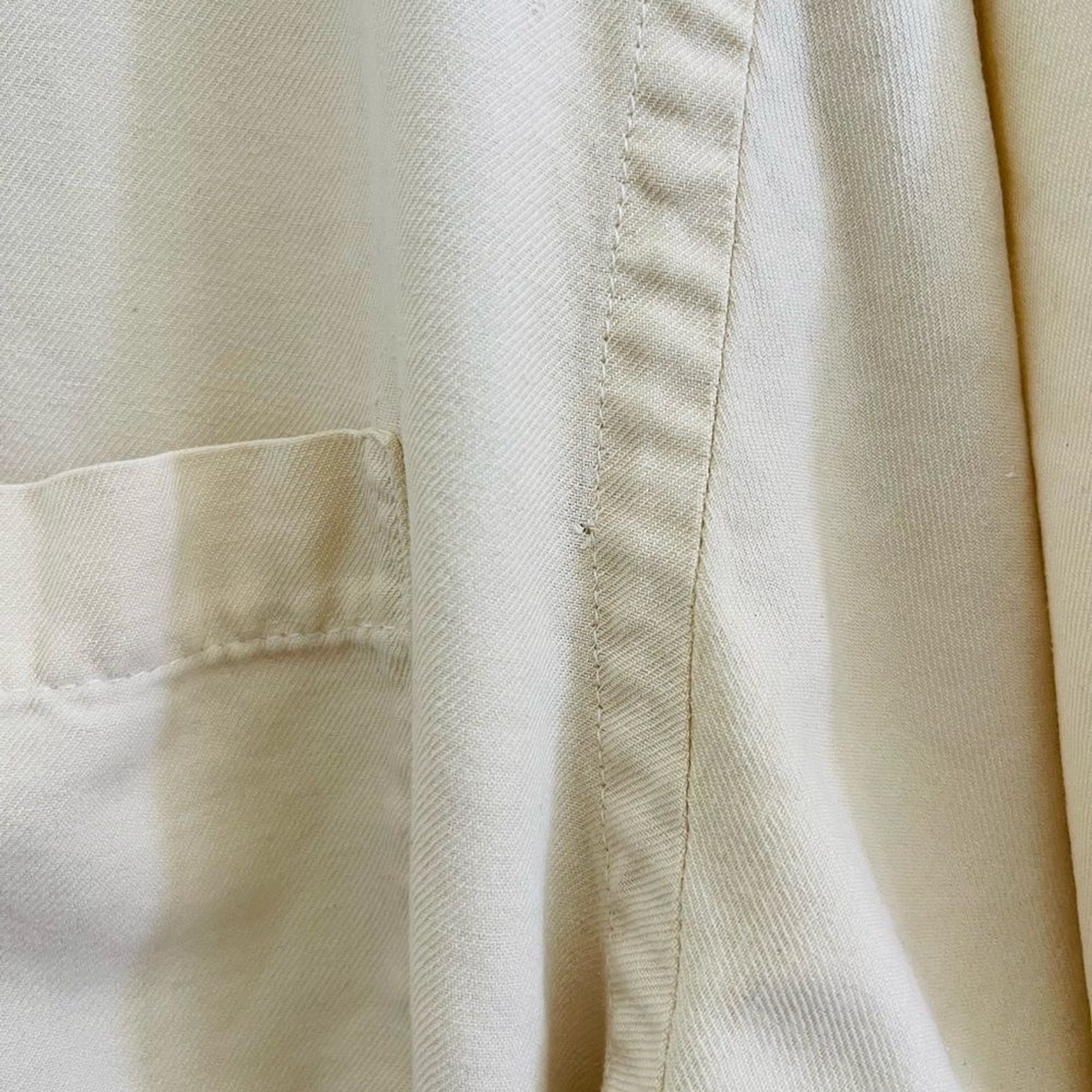 IZOD Men’s short-sleeve button-up shirt in cream color made of silk size large