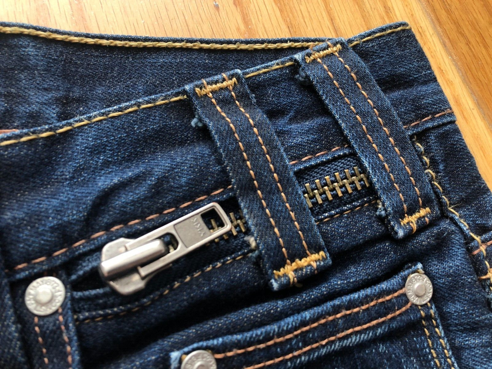 LEVI’S STRAUSS & CO MEN’S DARK BLUE 504 STRAIGHT JEAN W29 L32 (31)