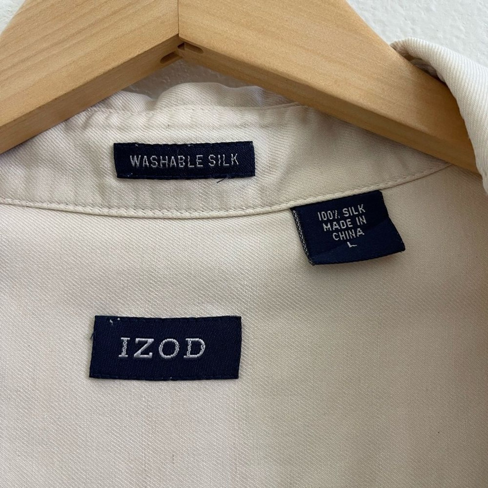 IZOD Men’s short-sleeve button-up shirt in cream color made of silk size large