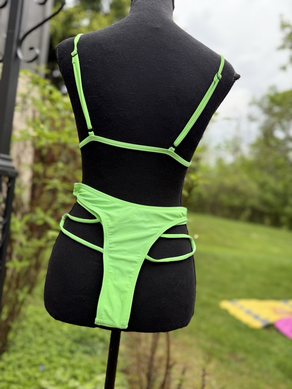 Neon Green Strappy Bikini Set size M 80% nylon 20% spandex pre-owned + Gift