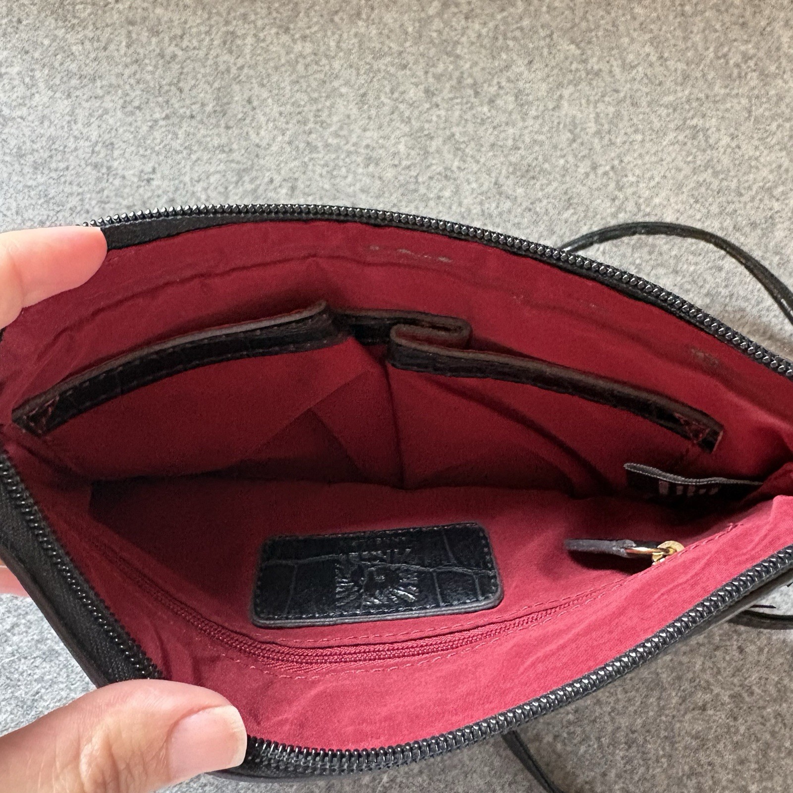 Anne Klein Black Croc Embossed Crossbody Bag Zip Gold Hardware Red Lining