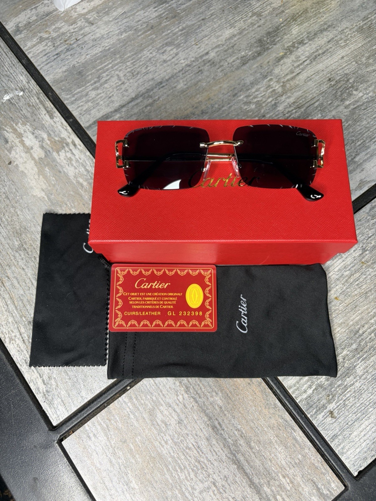Big C Diamond Cut Black Frameless Lens & Gold Frame