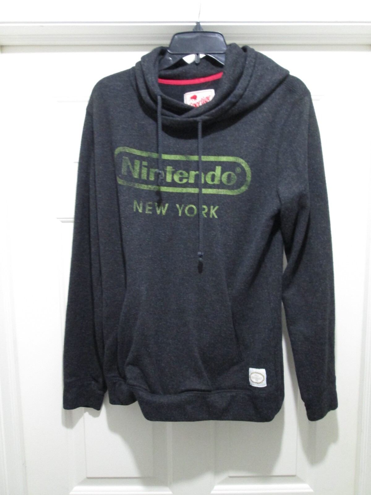 NINTENDO NEW YORK SPORTIGE BLACK/GRAY DISTRESSED HOODIE MENS MEDIUM NO FLAWS